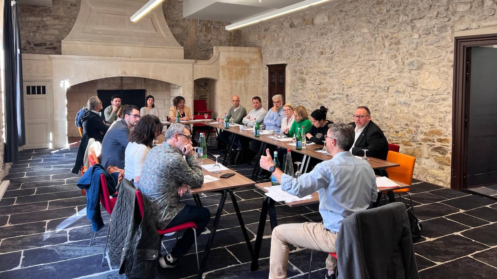 Première réunion de l'association Les Pros des Boulevards, Arles