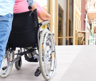 Accessibilité pour tous : une aide pour les établissements de proximité